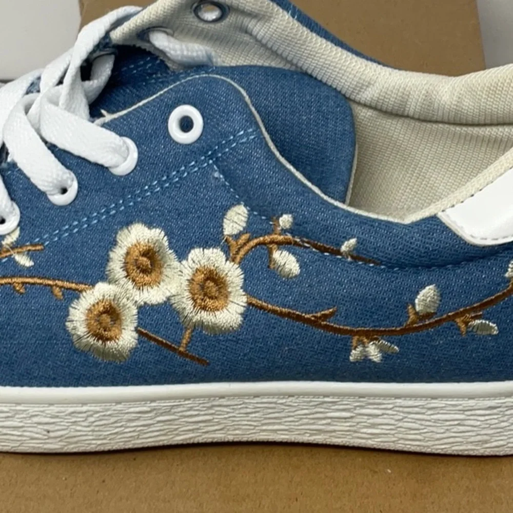 NIB women’s Via Pinky Collection denim embroidered sneakers, size 9 - Picture 7 of 8